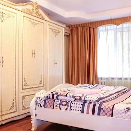 Appartement Tolebaeva 65 à Almaty Extérieur photo