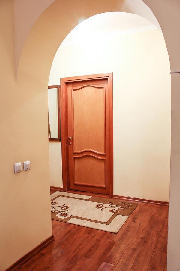 Appartement Tolebaeva 65 à Almaty Extérieur photo