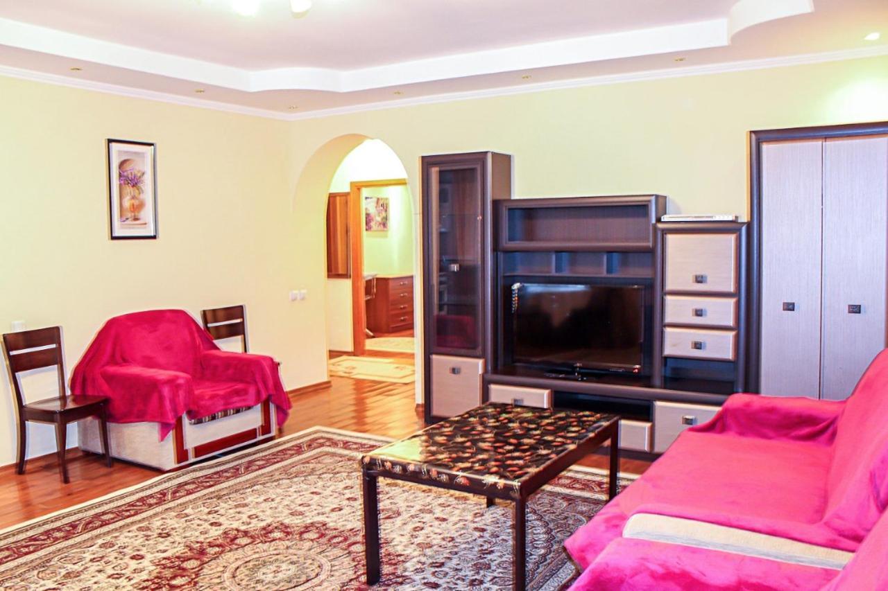 Appartement Tolebaeva 65 à Almaty Extérieur photo