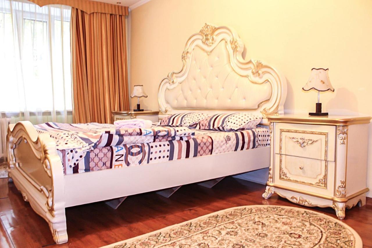 Appartement Tolebaeva 65 à Almaty Extérieur photo